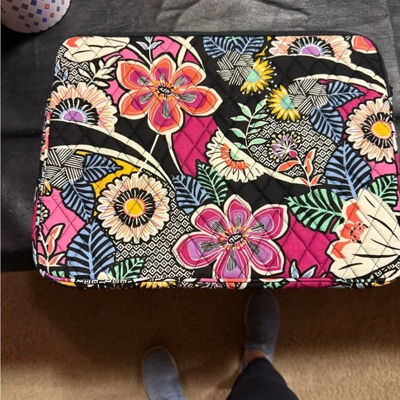 Vera Bradley laptop sleeve in the "Kauai Floral" pattern - Picture 2 of 5